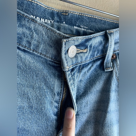 New Old Navy Women Boyfriend Lose Blue Distressed Jeans Size 4P - Picture 3 of 10